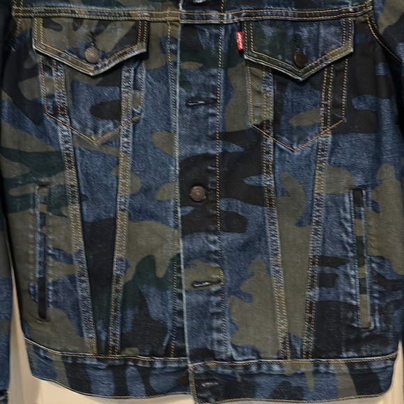 Levi’s Premium Trucker Jean Jacket - Picture 3 of 8